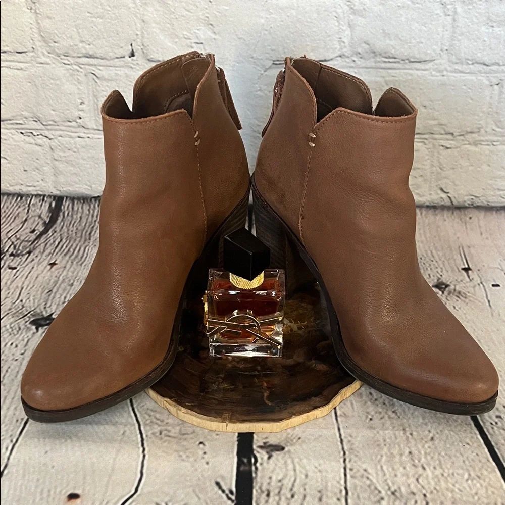BP Jett tan cognac leather ankle booties with a stacked block heel